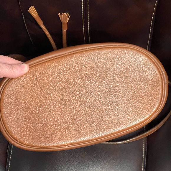 Burberry Tan Leather Shoulder Bag - Picture 3 of 10